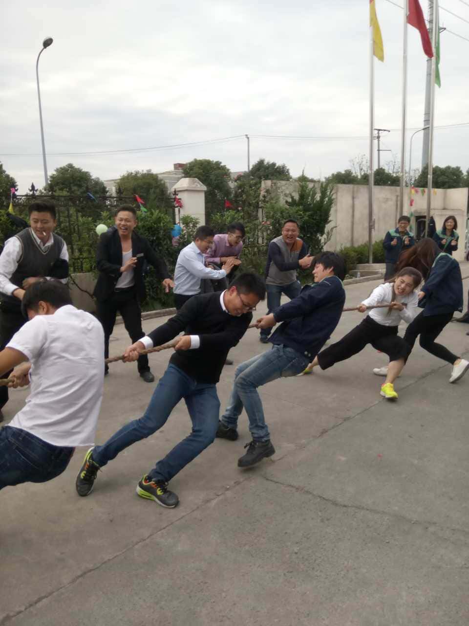 萨震节能空压机拔河比赛场上的角逐