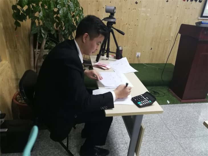 萨震节能空压机销售副总现场打分计分