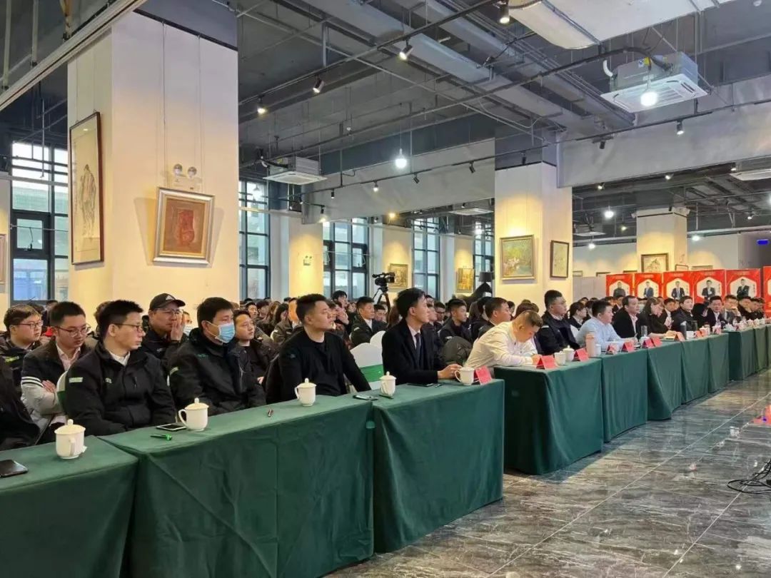 萨震智能节能空压机各大区负责人与部门负责人做年度总结